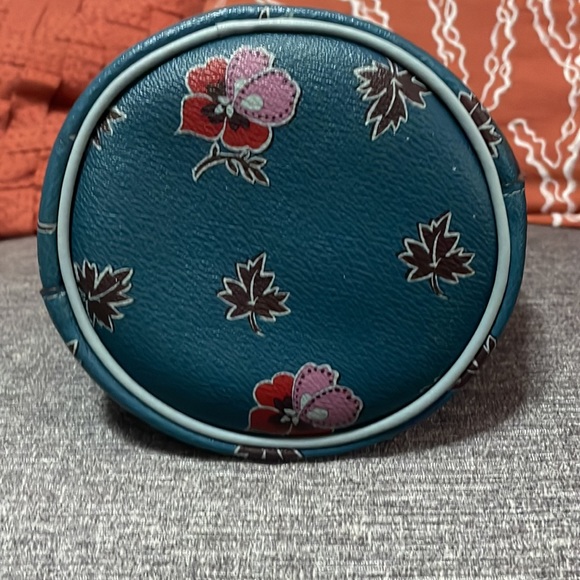 Coach Bucket Wristlet -Like New - Picture 5 of 8
